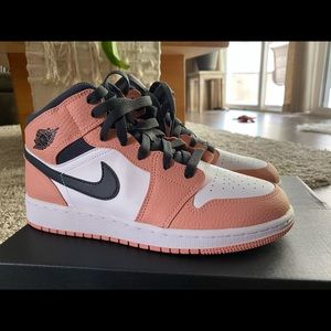 Air Jordan 1 Pink Quartz 6.5 Y or first 7.5-8.0 W